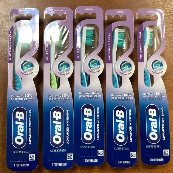 Oral B Medium Advanced Whitening Manual Toothbrush Bundle NEW - Picture 3 of 10